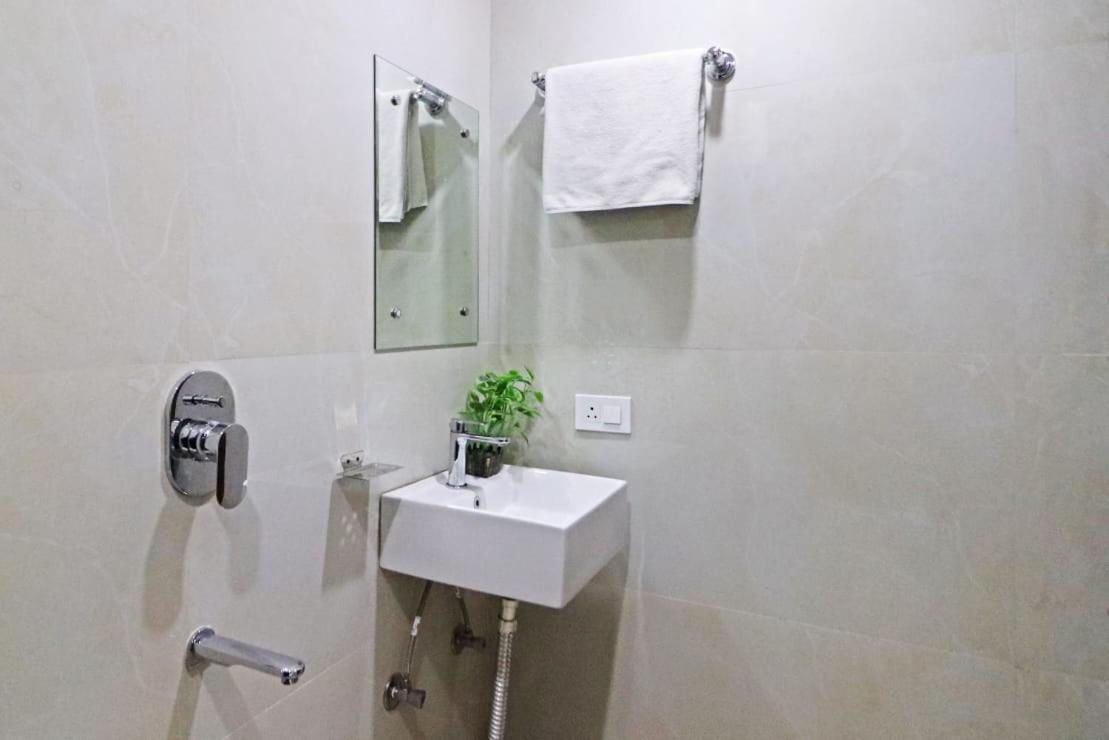 Hotel Vijaydeep Place Near Delhi Airport Neu-Delhi Exterior foto
